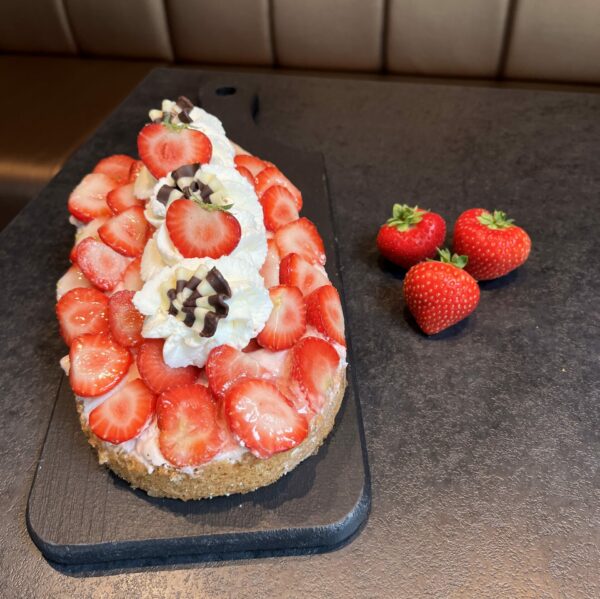 Grote aardbei slof + slagroom
